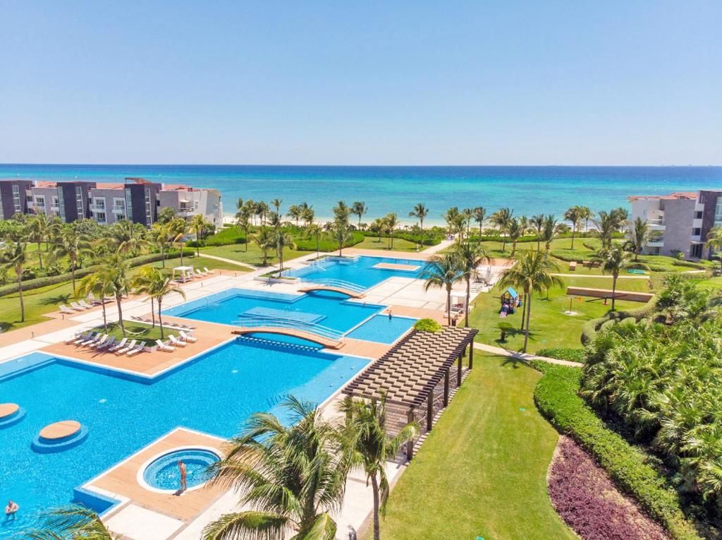 Oceanfront Mareazul Beach Condos at Playa del Carmen For Sale