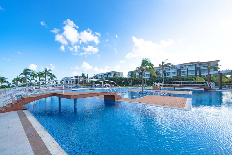 Mareazul Beach Condos at Playa del Carmen For Sale and Rent - Oceanfront condos - Pool - 2